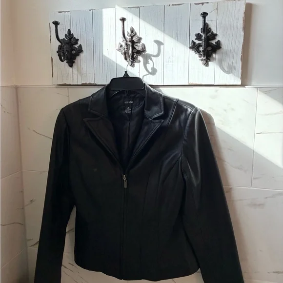 Alfani Sleek Black Women’s Medium Leather Jacket - Picture 1 of 8